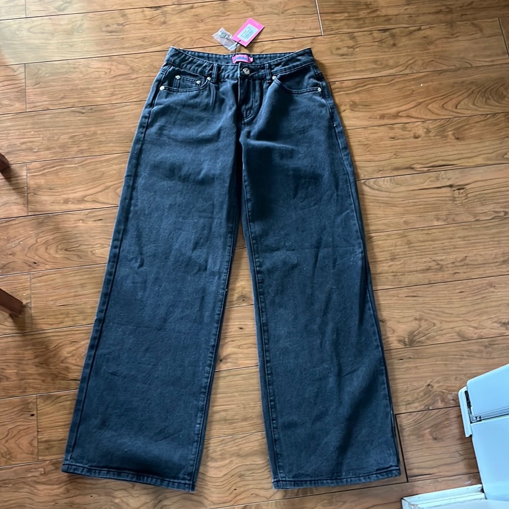 Edikted Petite Raelynn Washed Low Rise Jeans